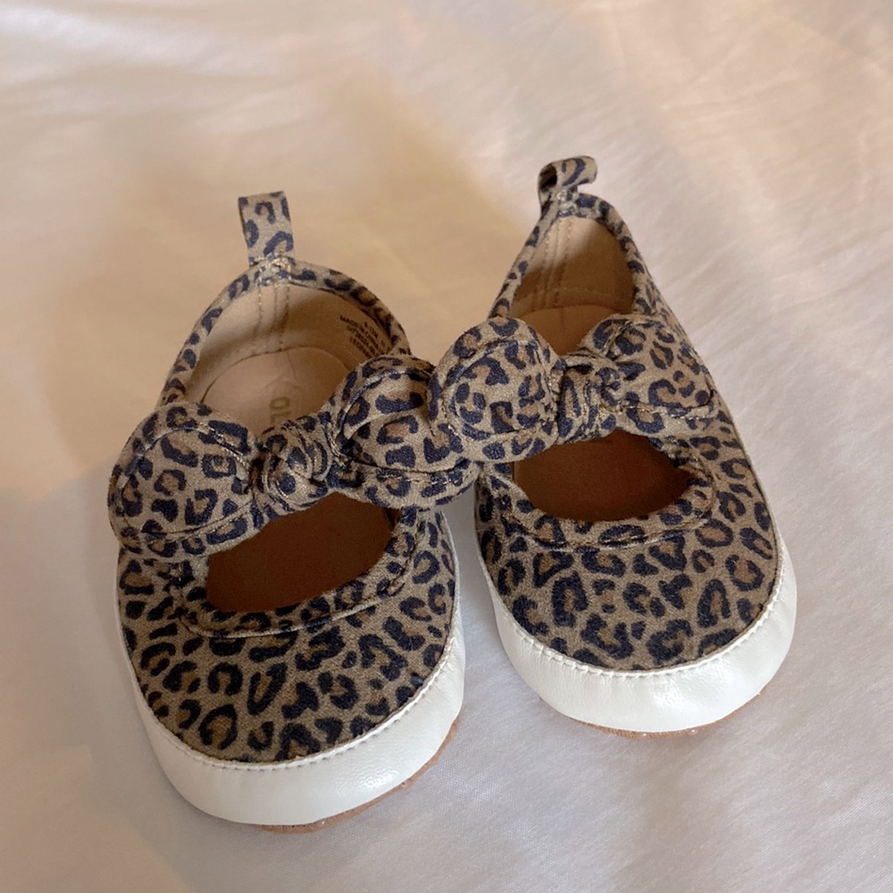 Brand new! Cheetah shoes with bow